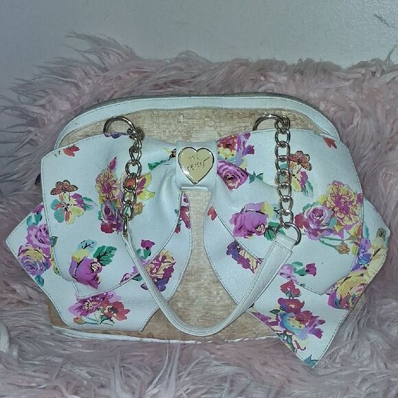 Betsey Johnson White Floral Bow Shoulder Bag - Picture 1 of 10